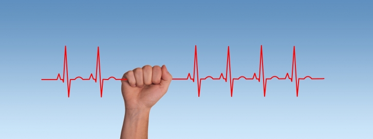 «Держали сердце в руках»: врачи оперировали пациента в горящем кардиоцентре среди эвакуирующихся коллег