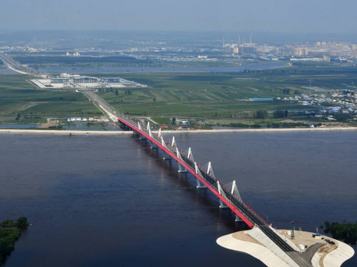 Грузовое движение открыли по мосту между Китаем и Россией