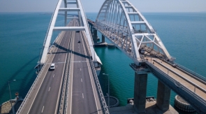 Хабаровские студенты отправились восстанавливать Крымский мост