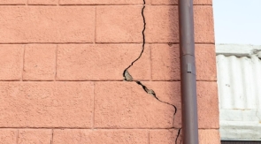 После землетрясения в домах Камчатки появились трещины
