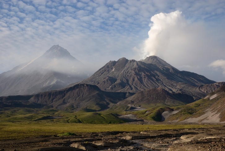 Маршруты самолетов изменили из-за вулкана Безымянного на Камчатке