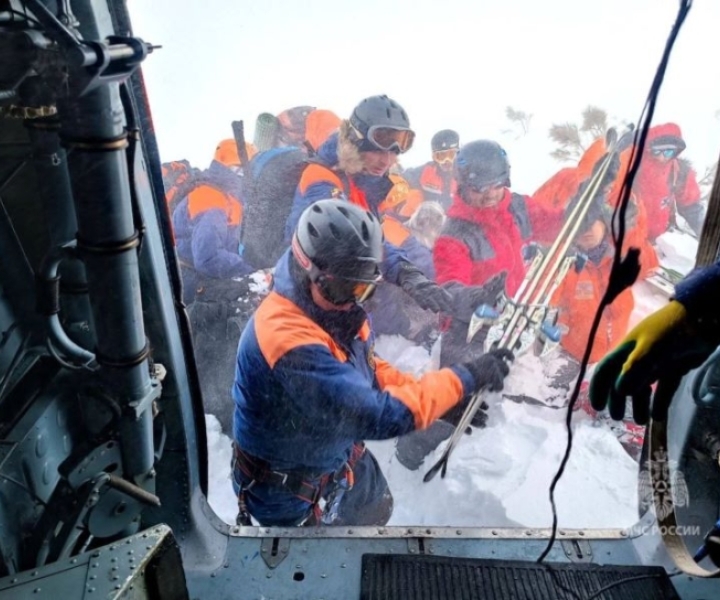 На Камчатке лавина накрыла 11 туристов