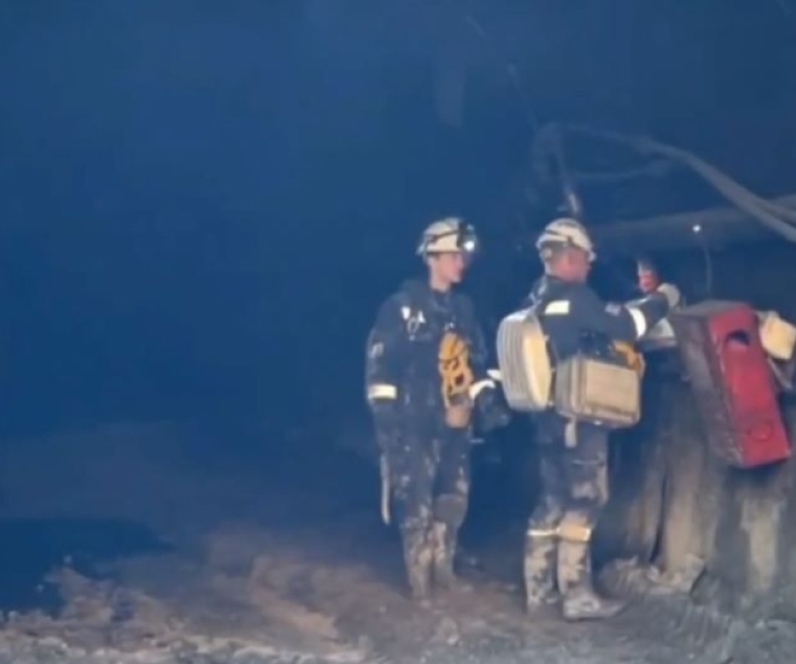 Шахтёров вторые сутки спасают из рудника в Приамурье