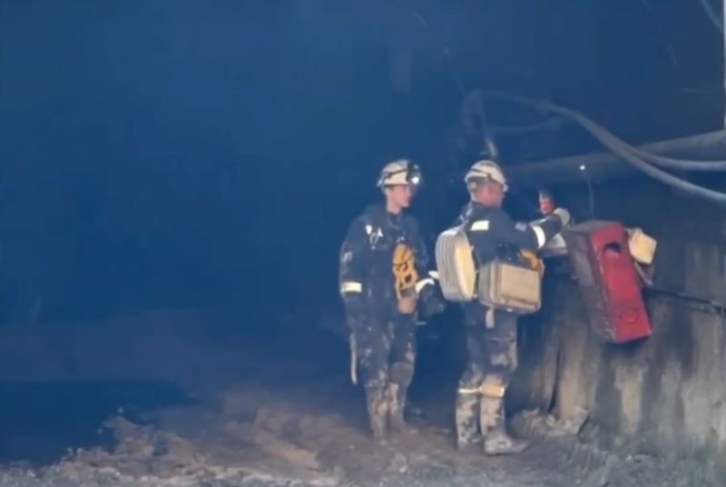 Спасательная операция на руднике продолжается