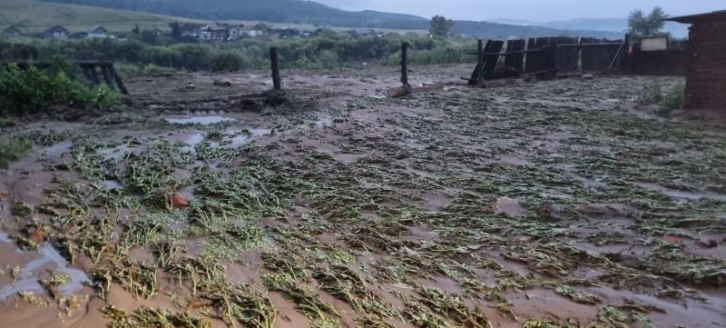 Вода смывает дороги и дома: страшный потоп в Бурятии 