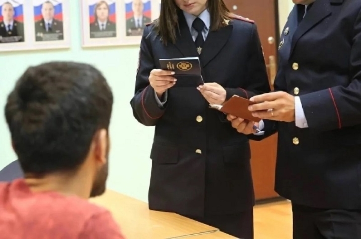 Иностранцам дали дополнительный срок на легализацию