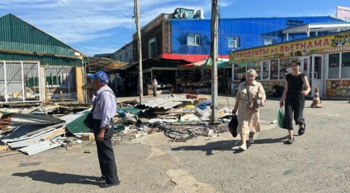 Крупный рынок во Владивостоке продолжают сносить