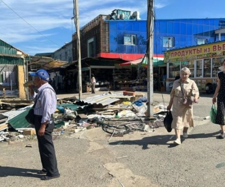 Крупный рынок во Владивостоке продолжают сносить