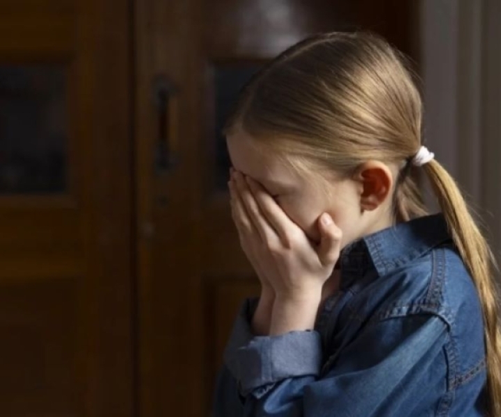 Старшеклассницы издевались над 8-летней девочкой
