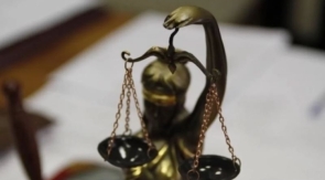 Гражданина США судят за незаконное лишение свободы его знакомой