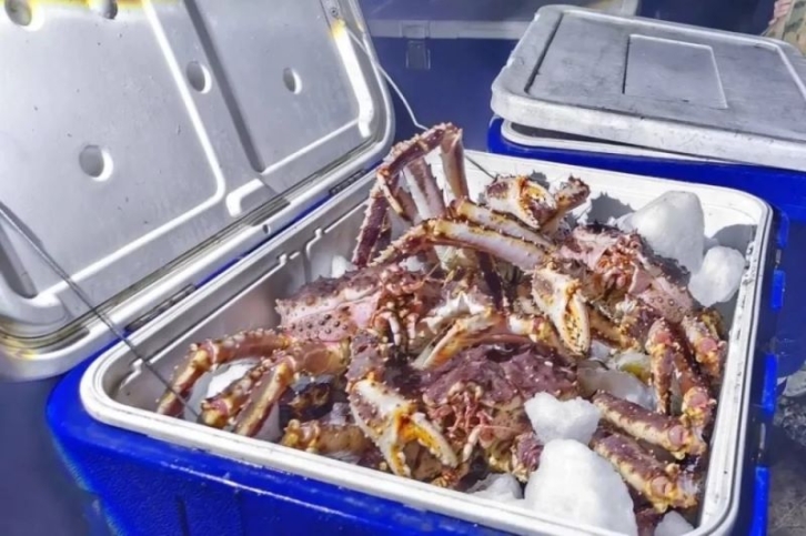 Пограничники задержали браконьеров с 850 кг краба почти на 10 млн рублей Пограничники задержали браконьеров с 850 кг краба почти на 10 млн рублей