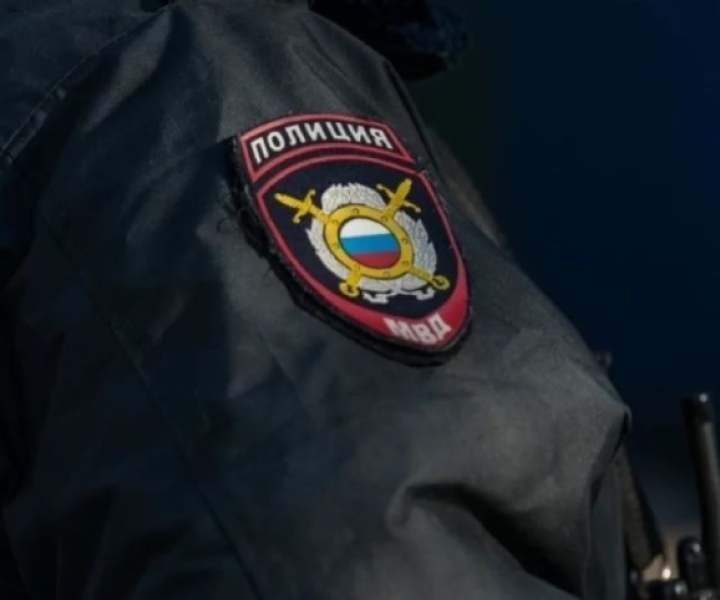 Полиции пришлось силой увести гостя из квартиры